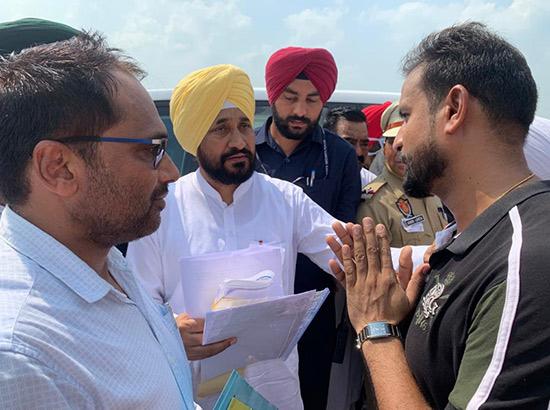 ਕੰਪਿਊਟਰ ਅਧਿਆਪਕਾਂ ਨੇ ਮੁੱਖ ਮੰਤਰੀ ਨੁੂੰ ਮੰਗ ਪੱਤਰ ਦਿੱਤਾ