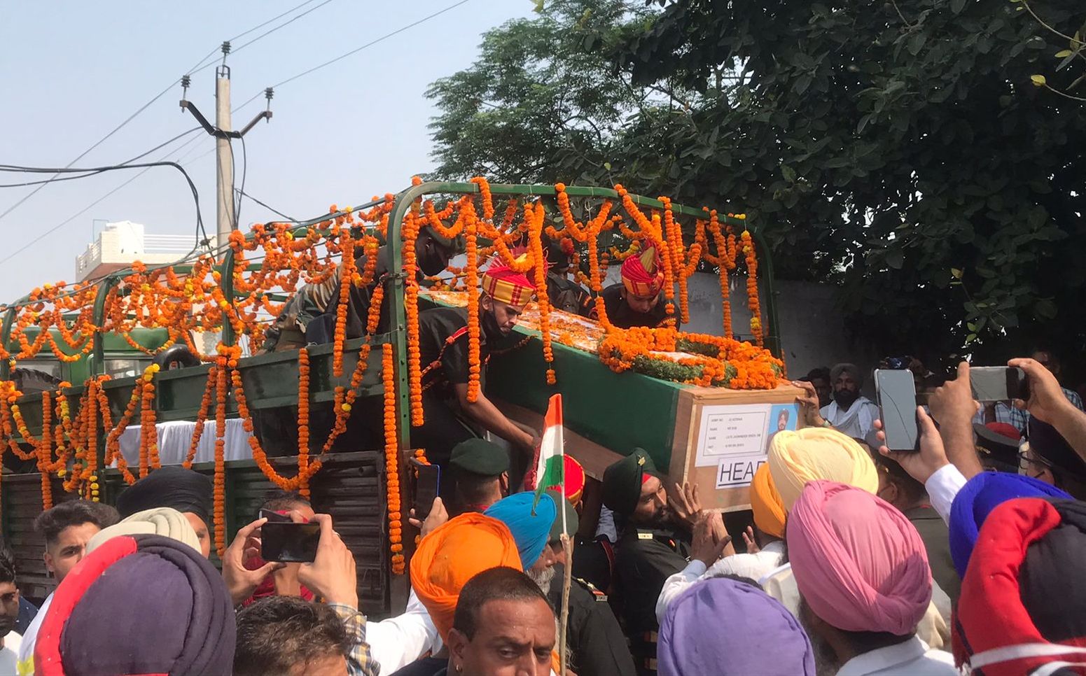 ਸ਼ਹੀਦ ਨਾਇਬ ਸੂਬੇਦਾਰ ਜਸਵਿੰਦਰ ਸਿੰਘ ਦੇ ਘਰ ਬੀਬੀ ਜਗੀਰ ਕੌਰ ਤੇ ਖਹਿਰਾ ਦੁੱਖ ਪ੍ਰਗਟ ਕਰਨ ਪਹੁੰਚੇ