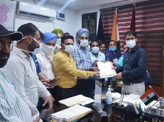 ਮਨਿਸਟੀਰੀਅਲ ਸਟਾਫ ਵੱਲੋਂ ਕੀਤਾ ਰੋਸ ਮੁਜ਼ਾਹਰਾ