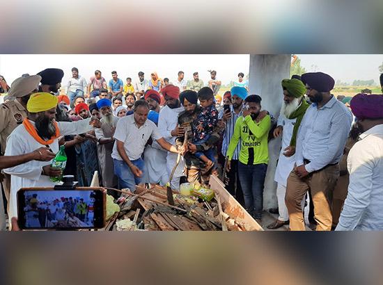 ਸ਼ਹੀਦ ਮਨਦੀਪ ਸਿੰਘ ਦਾ ਸਰਕਾਰੀ ਸਨਮਾਨਾਂ ਨਾਲ ਹੋਇਆ ਅੰਤਿਮ ਸਸਕਾਰ