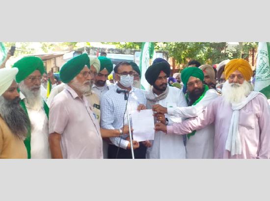 ਲਖੀਮਪੁਰ ਖੀਰੀ ਘਟਨਾ ਦੇ ਵਿਰੁੱਧ ਰਾਸ਼ਟਰਪਤੀ ਦੇ ਨਾਂਅ ਮੰਗ-ਪੱਤਰ ਦਿੱਤਾ