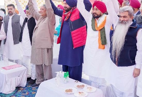 ਕੀ ‘ਅਫ਼ੀਮ ਦੀ ਡੱਬੀ’ ਵਾਂਗ ਆਪਣੇ ਉਮੀਦਵਾਰਾਂ ਨੂੰ ਸਾਂਭਣ ਲੱਗੀ ਹੈ ਕਾਂਗਰਸ ਅਮਿਤ ਸ਼ਾਹ ਦੇ ਸੰਭਾਵੀ ਚਕਰਵਿਊ ਤੋਂ ਡਰ ਕੇ ? ਰਾਜਸਥਾਨ ਦੇ ਹੋਟਲਾਂ ਦੀ ਸੈਰ ਦੀ ਚਰਚਾ