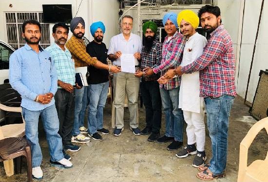 ਪੀ.ਐਸ.ਪੀ.ਸੀ.ਐਲ. ਵਿਭਾਗ ਵਿੱਚ ਅਪ੍ਰੈਟਿਸ ਕਰ ਰਹੇ ਸਿੱਖਿਆਰਥੀ ਨੂੰ ਰੈਗੂਲਰ ਕਰਨ ਸਬੰਧੀ ਮੰਗ ਪੱਤਰ ਸੌਂਪਿਆ