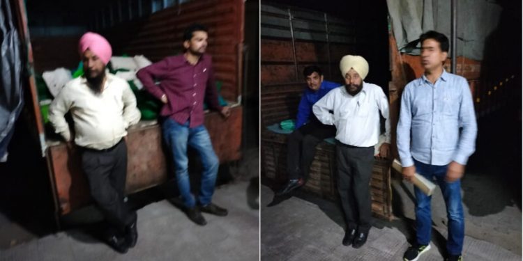 ਮਿਡਲ ਪ੍ਰੀਖਿਆ : ਉੱਤਰ ਕਾਪੀਆਂ ਨੂੰ ਗੱਡੀਆਂ ਤੋਂ ਉਤਾਰਨ ਦਾ ਪ੍ਰਬੰਧ ਨਾ ਹੋਣ ਕਾਰਨ ਸਿਖਿਆ ਬੋਰਡ ਦੇ ਕਰਮਚਾਰੀ ਹੋਏ ਖੱਜਲ ਖੁਆਰ