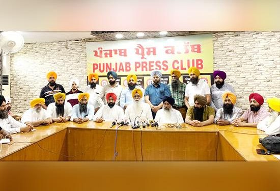 ਸ੍ਰੀ ਗੁਰੂ ਗ੍ਰੰਥ ਸਾਹਿਬ ‘ਚ ਸੋਧ ਦੇ ਨਾਮ ‘ਤੇ ਮਤਮੱਤੀਆਂ ਤਬਦੀਲੀਆਂ ਨਾ ਬਰਦਾਸ਼ਤ ਯੋਗ : ਫੈਡਰੇਸ਼ਨ ਗਰੇਵਾਲ