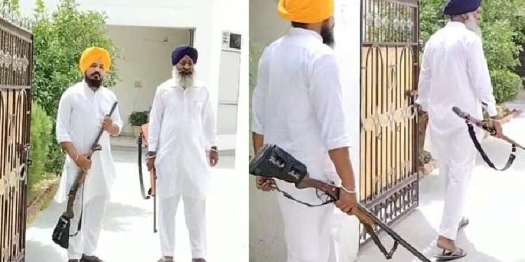 ਸ਼੍ਰੋਮਣੀ ਕਮੇਟੀ ਵੱਲੋਂ ਜਥੇਦਾਰ ਦੀ ਸੁਰੱਖਿਆ ‘ਚ ਹਥਿਆਰਬੰਦ ਸਿੰਘਾਂ ਦਾ ਦਸਤਾ ਤਾਇਨਾਤ