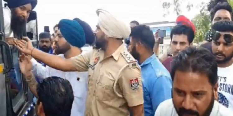 ਫਿਲੌਰ ਨੇੜੇ ਹਥਿਆਰਬੰਦ ਬਦਮਾਸ਼ਾਂ ਵੱਲੋਂ ਪੀਆਰਟੀਸੀ ਦੀ ਬੱਸ ਵਿਚ ਲੁੱਟ