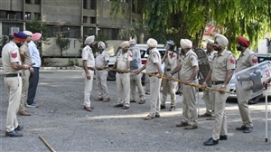 Terror Alert : ਪੰਜਾਬ ‘ਚ ਸਰਕਾਰੀ ਇਮਾਰਤਾਂ ‘ਤੇ ਹਮਲੇ ਦਾ ਖ਼ਤਰਾ, ਸੀਪੀ ਦਫ਼ਤਰ ਸਮੇਤ ਕਈ ਜਗ੍ਹਾ ਬਣਾਏ ਜਾ ਰਹੇ ਬੰਕਰ