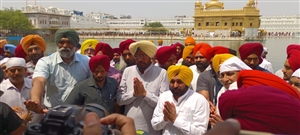ਮੁੱਖ ਮੰਤਰੀ ਭਗਵੰਤ ਮਾਨ ਸੱਚਖੰਡ ਸ੍ਰੀ ਹਰਿਮੰਦਰ ਸਾਹਿਬ ਹੋਏ ਨਤਮਸਤਕ, ਪੰਚਾਇਤ ਮੰਤਰੀ ਵੀ ਨਾਲ