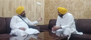 ਭਗਵੰਤ ਮਾਨ ਸੱਚਖੰਡ ਸ੍ਰੀ ਹਰਿਮੰਦਰ ਸਾਹਿਬ ਹੋਏ ਨਤਮਸਤਕ, ਜਥੇਦਾਰ ਨਾਲ ਕੀਤੀ ਬੰਦ ਕਮਰਾ ਮੀਟਿੰਗ, ਮੀਡੀਆ ਤੋਂ ਰਹੇ ਦੂਰ