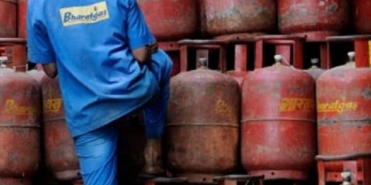 LPG Cylinder: ਹੁਣ 3 ਗੈਸ ਸਿਲੰਡਰ ਮੁਫਤ ਮਿਲਣਗੇ, ਚੋਣਾਂ ਤੋਂ ਪਹਿਲਾਂ ਕੀਤਾ ਸੀ ਵਾਅਦਾ