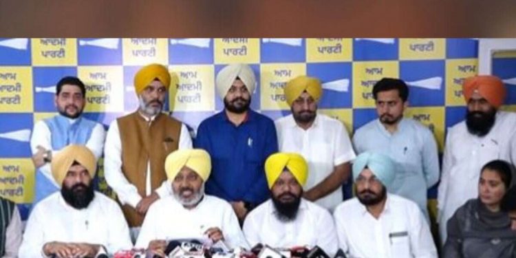 ਆਪ ਵਿਧਾਇਕਾਂ ਦੀ ਸ਼ਿਕਾਇਤ ਤੋਂ ਬਾਅਦ ਪੰਜਾਬ ਪੁਲਿਸ ਵੱਲੋਂ ਭ੍ਰਿਸਟਾਚਾਰ ਰੋਕੂ ਕਾਨੂੰਨ ਤਹਿਤ FIR ਦਰਜ