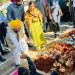 ਮੁੱਖ ਮੰਤਰੀ ਭਗਵੰਤ ਮਾਨ ਨੇ ਆਪਣੀ ਪਤਨੀ ਦੇ ਨਾਲ ਮੋਹਾਲੀ ‘ਚ ਮਿੱਟੀ ਦੇ ਦੀਵੇ ਖਰੀਦੇ