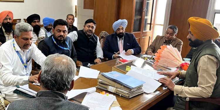 ਪੰਜਾਬ ਦੇ ਟੈਕਸੀ ਆਪ੍ਰੇਟਰਾਂ ਨੂੰ ਪ੍ਰਾਈਵੇਟ ਬੱਸ ਆਪ੍ਰੇਟਰਾਂ ਦੇ ਬਰਾਬਰ ਟੈਕਸ ਮੁਆਫ਼ੀ ਦੇਣਾ ਵਿਚਾਰ ਅਧੀਨ: ਲਾਲਜੀਤ ਸਿੰਘ ਭੁੱਲਰ