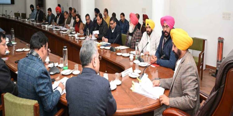 ਜੀ-20 ਸੰਮੇਲਨ ਦੇ ਸਮਾਗਮਾਂ ਦੀ ਤਿਆਰੀ ਸਬੰਧੀ ਮੁੱਖ ਮੰਤਰੀ ਮਾਨ ਨੇ ਮਟਿੰਗ ਕਰ ਕੇ ਅਧਿਕਾਰੀਆਂ ਨੂੰ ਦਿੱਤੇ ਨਿਰਦੇਸ਼