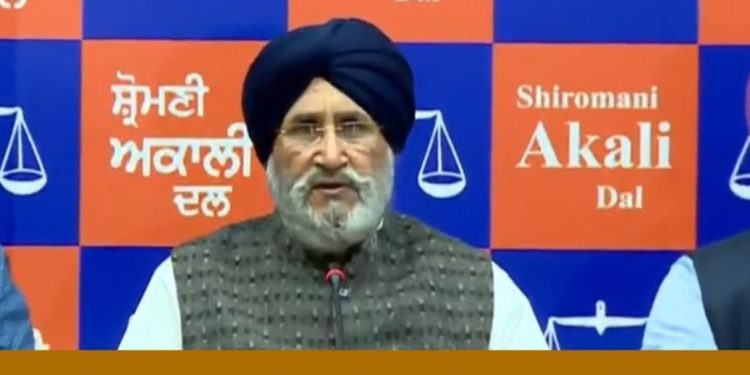 “ਪੋਰਟਲ ਨਹੀਂ, ਆਪਣਾ ਮੂੰਹ ਖੋਲ੍ਹੋ”, ਚੀਮਾ ਨੇ ਸੀਐੱਮ ਮਾਨ ਨੂੰ ਰਾਜਪਾਲ ਦੀ ਡਿਬੇਟ ਅੱਗੇ ਵਧਾਉਣ ਦੀ ਦਿੱਤੀ ਸਲਾਹ