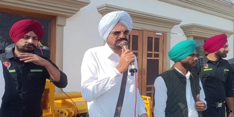 ਗੈਂਗਸਟਰ ਕਹਿ ਰਹੇ ਹਨ ਖ਼ੁਦ ਨੂੰ ਸਰਕਾਰ ਦੇ ਜਵਾਈ; ਸਿੱਧੂ ਮੂਸੇਵਾਲਾ ਦੇ ਪਿਤਾ ਨੇ ਕਿਹਾ- ਜੇਲ੍ਹਾਂ ਬਣਾ ਦਿੱਤੀਆਂ ਗਈਆਂ ਹਨ ਸਵਰਗ