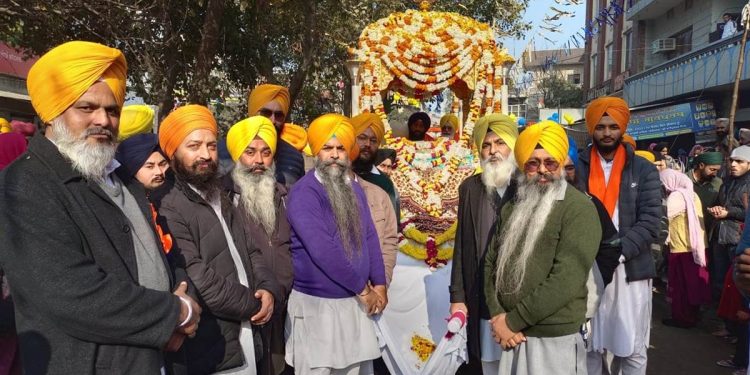 ਬਾਬਾ ਦੀਪ ਸਿੰਘ ਦੇ ਜਨਮ ਦਿਹਾੜੇ ‘ਤੇ ਸਜਾਇਆ ਨਗਰ ਕੀਰਤਨ