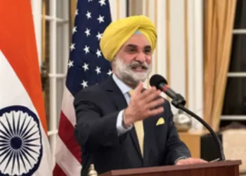 US : ਅਮਰੀਕਾ ‘ਚ ਭਾਰਤੀ ਰਾਜਦੂਤ ਤਰਨਜੀਤ ਸਿੰਘ ਸੰਧੂ ਨੇ ਲਹਿਰਾਇਆ ਝੰਡਾ