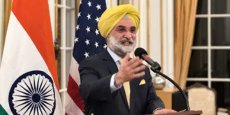 US : ਅਮਰੀਕਾ ‘ਚ ਭਾਰਤੀ ਰਾਜਦੂਤ ਤਰਨਜੀਤ ਸਿੰਘ ਸੰਧੂ ਨੇ ਲਹਿਰਾਇਆ ਝੰਡਾ
