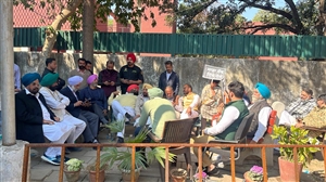 ਹਰਿਆਣਾ ਭਾਜਪਾ ਦਫ਼ਤਰ ਦੇ ਬਾਹਰ ਧਰਨਾ ਦੇ ਰਹੇ ਕਾਂਗਰਸੀਆਂ ਨੂੰ ਪੁਲਿਸ ਨੇ ਕੀਤਾ ਗ੍ਰਿਫ਼ਤਾਰ