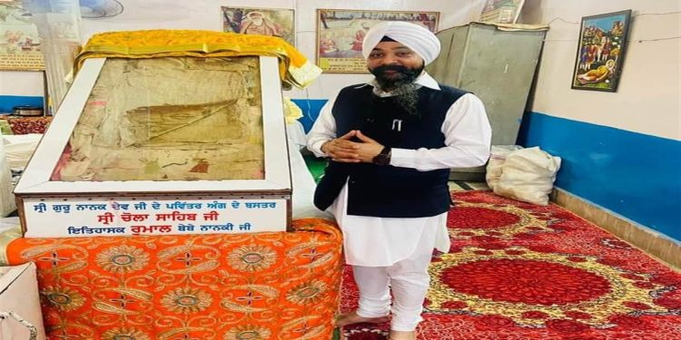 Exclusive: ਚੋਲਾ ਸਾਹਿਬ ਦੇ ਦਰਸ਼ਨ ਕਰਨ ਦੇਸ਼ ਵਿਦੇਸ਼ ਤੋਂ ਆਉਂਦੀ ਹੈ ਸੰਗਤ, ਮੌਜੂਦਾ ਸਮੇਂ ਬਾਬਾ ਅਵਤਾਰ ਸਿੰਘ ਜੀ ਬੇਦੀ ਨਿਭਾ ਰਹੇ ਹਨ ਸੰਗਤ ਦੀ ਸੇਵਾ