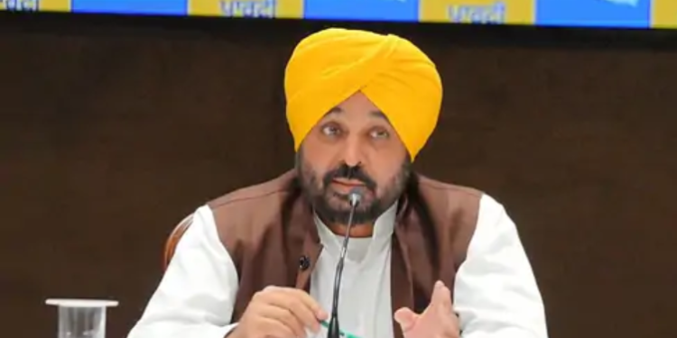 ਮੁੱਖ ਮੰਤਰੀ ਮਾਨ ਨੇ ਪਾਰਟੀ ਲੀਡਰਾਂ ਨਾਲ ਸ਼ੁਰੂ ਕੀਤੀਆਂ ਬੈਠਕਾਂ, ਲੋਕ ਚੋਣਾਂ ‘ਚ 10 ਸੀਟਾਂ ਹਾਰਨ ਦੀ ਕਰਨਗੇ ਸਮੀਖਿਆ