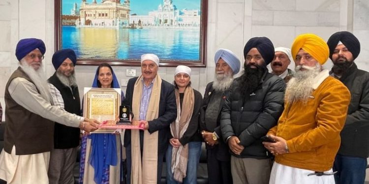 ਬ੍ਰਿਟਿਸ਼ ਕੋਲੰਬੀਆ ਅਸੈਂਬਲੀ ਦੇ ਸਪੀਕਰ ਸ੍ਰੀ ਹਰਿਮੰਦਰ ਸਾਹਿਬ ਵਿਖੇ ਨਤਮਸਤਕ