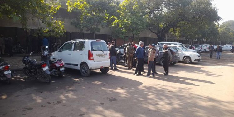 Bomb Threat at Punjab Civil Secretariat: ਚੰਡੀਗੜ੍ਹ ’ਚ ਪੰਜਾਬ ਸਿਵਲ ਸਕੱਤਰੇਤ ਨੂੰ ਬੰਬ ਨਾਲ ਉਡਾਉਣ ਦੀ ਧਮਕੀ