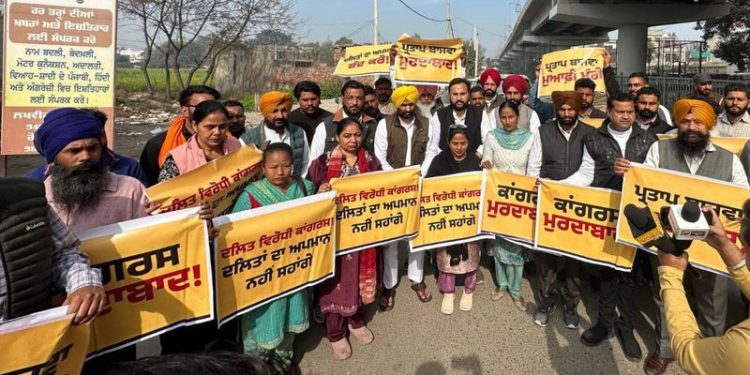 ਬਰਨਾਲਾ ’ਚ Partap Bajwa ਖ਼ਿਲਾਫ਼ AAP ਦਾ ਪ੍ਰਦਰਸ਼ਨ