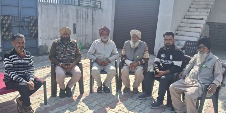 ਕਿਸਾਨ ਆਗੂ ਪ੍ਰਧਾਨ ਪਰਮਵੀਰ ਘਲੋਟੀ ਸਾਥੀਆਂ ਸਣੇ ਘਰ ਵਿੱਚ ਨਜ਼ਰਬੰਦ