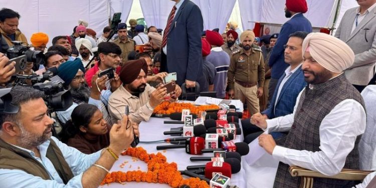 ਕਿਸਾਨ ਅੰਦੋਲਨ ਦੌਰਾਨ ਖਿੱਚਧੂਹ ਦਾ ਮਾਮਲਾ; Ravneet Bittu ਵੱਲੋਂ Priyanka Gandhi ਦੀ ਭੂਮਿਕਾ ਦੀ ਜਾਂਚ ਦੀ ਮੰਗ