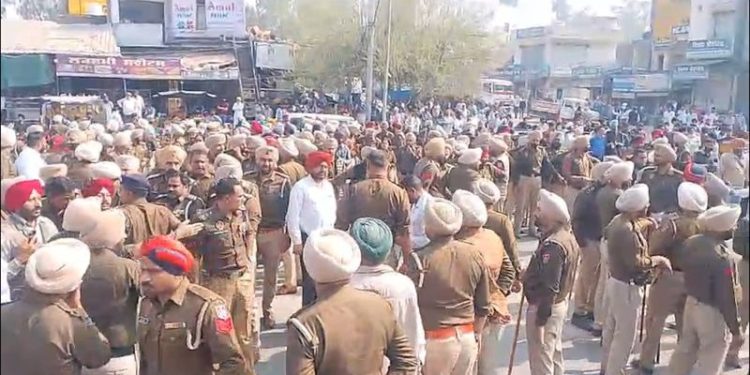 Samana ਵਿੱਚ Farmers ਅਤੇ Police ਦਰਮਿਆਨ ਟਕਰਾਅ; 90 ਕਿਸਾਨ ਹਿਰਾਸਤ ਵਿਚ ਲਏ