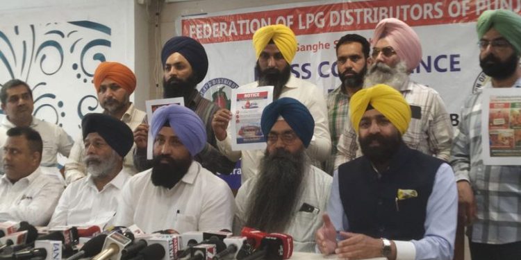 LPG Crisis: ਪੰਜਾਬ ’ਚ ਰਸੋਈ ਗੈਸ ਦਾ ਸੰਕਟ ਹੋਇਆ ਡੂੰਘਾ; ਸਪਲਾਈ ’ਚ 20 ਫ਼ੀਸਦੀ ਕਟੌਤੀ
