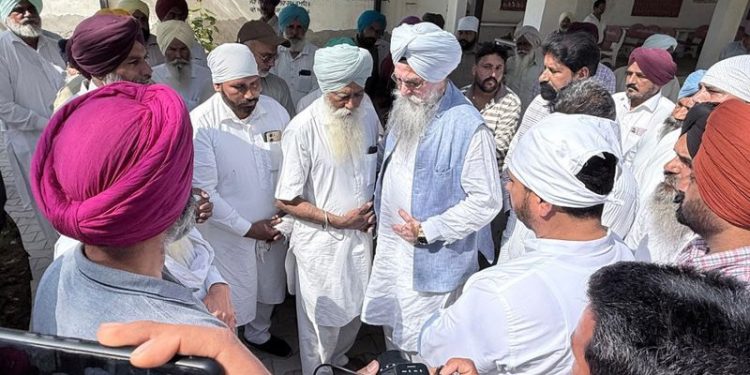 Faridkot News: ਦੋ ਕਿਸਾਨ ਭਰਾਵਾਂ ਦੀ ਖੁਦਕੁਸ਼ੀ; ਪਰਿਵਾਰ ਨੂੰ ਮਿਲੇ ਸਪੀਕਰ ਕੁਲਤਾਰ ਸੰਧਵਾਂ