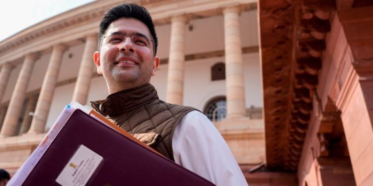 ਰਾਜ ਸਭਾ ਮੈਂਬਰਾਂ ਦੇ ਰਲੇਵੇਂ ਨੂੰ ਮਿਲੀ ਹਰੀ ਝੰਡੀ; Raghav Chadha ਦੇ ਪੁਰਾਣੇ ਬਿੱਲ ‘ਤੇ ਉੱਠੇ ਸਵਾਲ