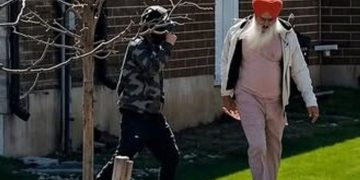 Canada: ਬਜ਼ੁਰਗ ਸਿੱਖ ਨੂੰ ਨੌਜਵਾਨ ਨੇ ਧੱਕਾ ਮਾਰ ਕੇ ਕਿਹਾ, ਮੇਰੇ ਦੇਸ਼ ‘ਚੋਂ ਬਾਹਰ ਨਿਕਲੋ