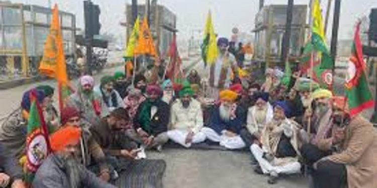 ਬੰਦੀ ਸਿੰਘਾਂ ਦੀ ਰਿਹਾਈ ਲਈ ਕੌਮੀ ਇਨਸਾਫ਼ ਮੋਰਚੇ ਵੱਲੋਂ ਲਾਢੋਵਾਲ ਟੋਲ ਪਲਾਜ਼ਾ 2 ਘੰਟੇ ਲਈ ਫ਼ਰੀ; ਡਾ. ਨਵਜੋਤ ਕੌਰ ਸਿੱਧੂ ਵੀ ਧਰਨੇ ‘ਚ ਹੋਏ ਸ਼ਾਮਲ