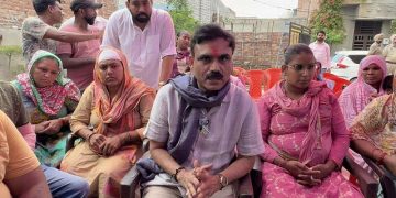 Barnala Lathicharge: ਐੱਸ ਸੀ ਕਮਿਸ਼ਨ ਦੇ ਕੌਮੀ ਚੇਅਰਪਰਸਨ ਵੱਲੋਂ ਬਰਨਾਲਾ ਵਿੱਚ ਜ਼ਖ਼ਮੀ ਸਫਾਈ ਸੇਵਕਾਂ ਨਾਲ ਮੁਲਾਕਾਤ