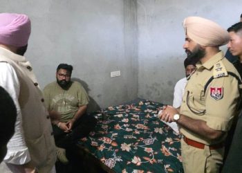 Ravneet Bittu Attack: ਬੰਗਾਲ ਦੀ ਤਰਜ਼ ’ਤੇ ਹੁਣ ਪੰਜਾਬ ’ਚ ‘ਆਂਡਾ ਅਟੈਕ’ ਰਾਘਵ ਚੱਢਾ ਦੇ ਭੁਲੇਖੇ ਰਵਨੀਤ ਬਿੱਟੂ ਮਾਰ ਹੇਠ ਆਏ; ਦੋ ਜਣਿਆਂ ਨੂੰ ਕਾਬੂ ਕੀਤਾ
