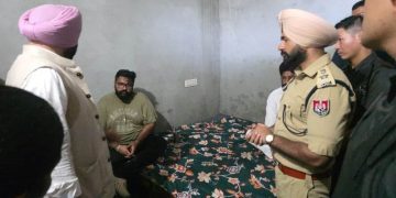 Ravneet Bittu Attack: ਬੰਗਾਲ ਦੀ ਤਰਜ਼ ’ਤੇ ਹੁਣ ਪੰਜਾਬ ’ਚ ‘ਆਂਡਾ ਅਟੈਕ’ ਰਾਘਵ ਚੱਢਾ ਦੇ ਭੁਲੇਖੇ ਰਵਨੀਤ ਬਿੱਟੂ ਮਾਰ ਹੇਠ ਆਏ; ਦੋ ਜਣਿਆਂ ਨੂੰ ਕਾਬੂ ਕੀਤਾ