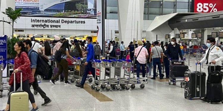 Delhi airport ’ਤੇ ਕਸਟਮ ਵਿਭਾਗ ਨੇ 2 ਯਾਤਰੀਆਂ ਕੋਲੋਂ 47 ਲੱਖ ਦੇ ਸੋਨੇ-ਚਾਂਦੀ ਦੇ ਸਿੱਕੇ ਕੀਤੇ ਜ਼ਬਤ