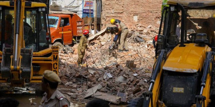 Delhi building collapse: ਮਰਨ ਵਾਲਿਆਂ ਦੀ ਗਿਣਤੀ ਵਧ ਕੇ 7 ਹੋਈ; ਮਲਬੇ ਵਿੱਚੋਂ 12 ਸੁਰੱਖਿਅਤ ਬਾਹਰ ਕੱਢੇ