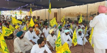 ਪ੍ਰਸਤਾਵਿਤ ਮਾਲਵਾ ਨਹਿਰ ਦੇ ਵਿਰੋਧ ਵਿੱਚ ਗੁਰਮੀਤ ਖੁੱਡੀਆਂ ਦੀ ਰਿਹਾਇਸ਼ ਦੇ ਬਾਹਰ ਕਿਸਾਨਾਂ ਦਾ ਪ੍ਰਦਰਸ਼ਨ