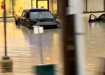 Toronto storm: ਟੋਰਾਂਟੋ ਵਿੱਚ ਤੇਜ਼ ਹਨ੍ਹੇਰੀ ਅਤੇ ਮੋਹਲੇਧਾਰ ਮੀਂਹ ਦਾ ਕਹਿਰ; ਬਿਜਲੀ ਬੰਦ ਅਤੇ ਰੇਲ ਆਵਾਜਾਈ ਪ੍ਰਭਾਵਿਤ