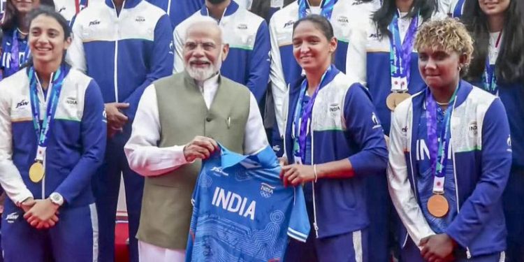 PM Modi Athletes: ਏਸ਼ਿਆਈ ਖੇਡਾਂ ਦੇ ਤਗਮਾ ਜੇਤੂ ਖਿਡਾਰੀਆਂ ਵੱਲੋਂ ਪ੍ਰਧਾਨ ਮੰਤਰੀ ਨਰਿੰਦਰ ਮੋਦੀ ਨਾਲ ਮੁਲਾਕਾਤ