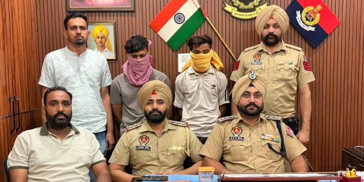 Punjab News: ਸਰਹੱਦ ਪਾਰੋਂ ਫਿਰੌਤੀ ਨੈੱਟਵਰਕ ਦਾ ਪਰਦਾਫਾਸ਼; ਨਾਬਾਲਗ ਸਮੇਤ ਦੋ ਕਾਬੂ