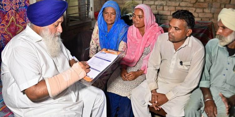 Punjab Elections: ਸੁਖਬੀਰ ਬਾਦਲ ਨੇ ਘਰ-ਘਰ ਜਾ ਕੇ ਭਰੇ ਫੀਡਬੈਕ ਫਾਰਮ