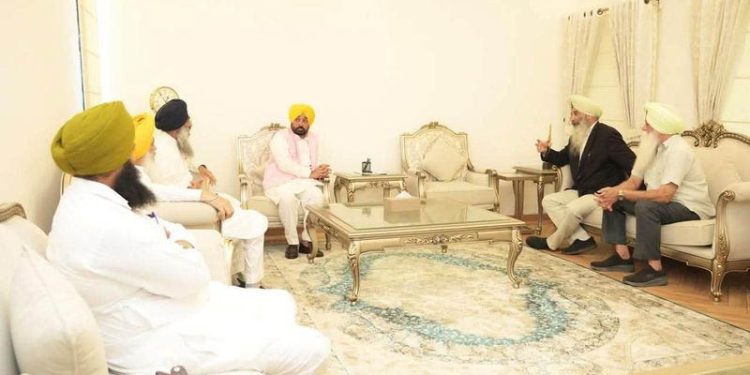 ਭਗਵੰਤ ਮਾਨ ਵੱਲੋਂ Balwant Singh Rajoana ਦੀ ਫਾਂਸੀ ਦੀ ਸਜ਼ਾ ਮੁਆਫ਼ ਕਰਨ ਦਾ ਮਾਮਲਾ ਕੇਂਦਰ ਕੋਲ ਚੁੱਕਣ ਦਾ ਭਰੋਸਾ